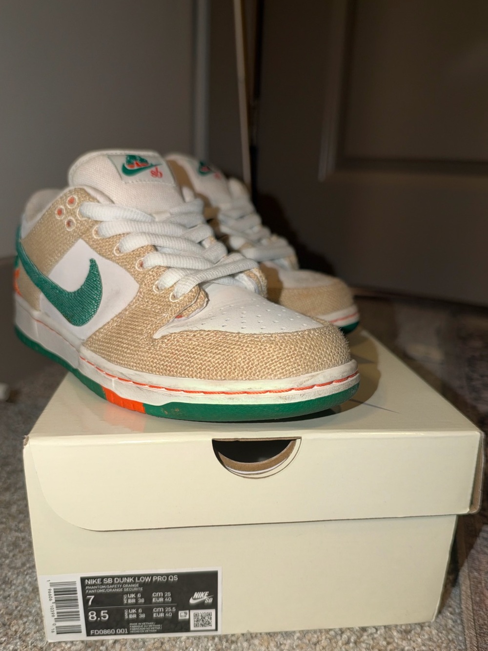 Nike SB Dunk Low x Jarritos®
Phantom and Malachite